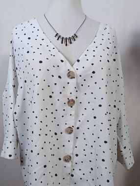 Vine & Love White Polka Dot V-Neck Button Blouse